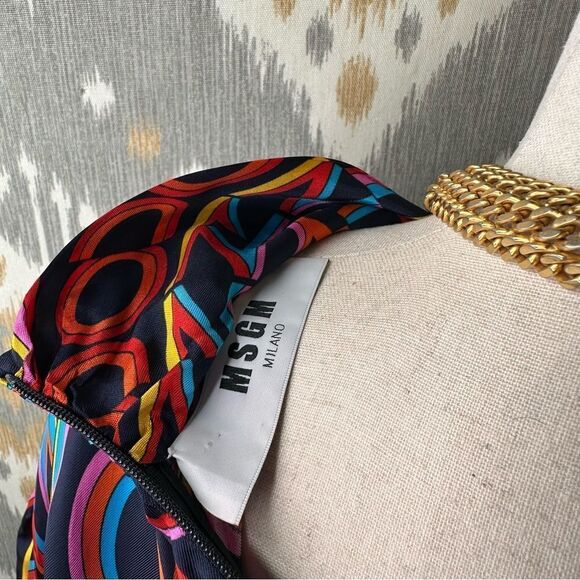 MSGM Winter 2018.19 “Milano” Printed High-Neck Silk Blouse - Picture 2 of 16